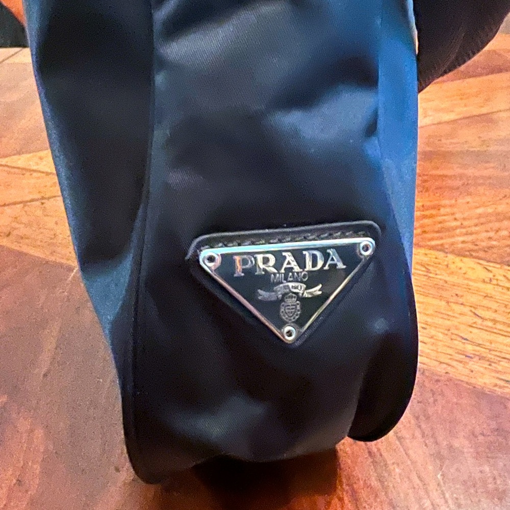 Prada Vintage Bag
Tessuto Nylon
Logo Jacquard Lining & Single Interior Pocket